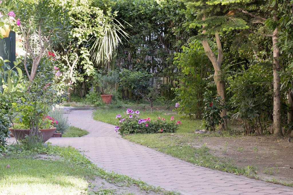 La Bouganville Bed & Breakfast