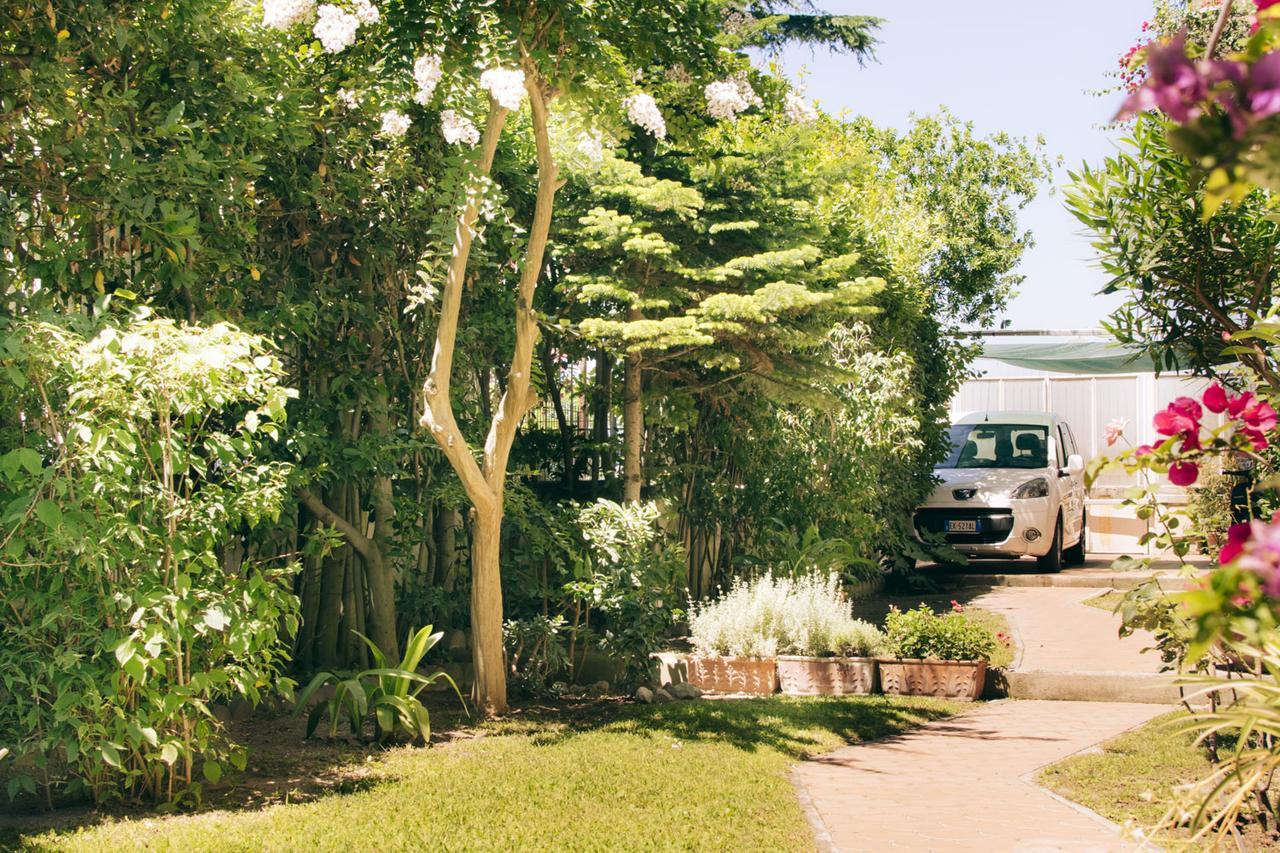 La Bouganville Bed & Breakfast