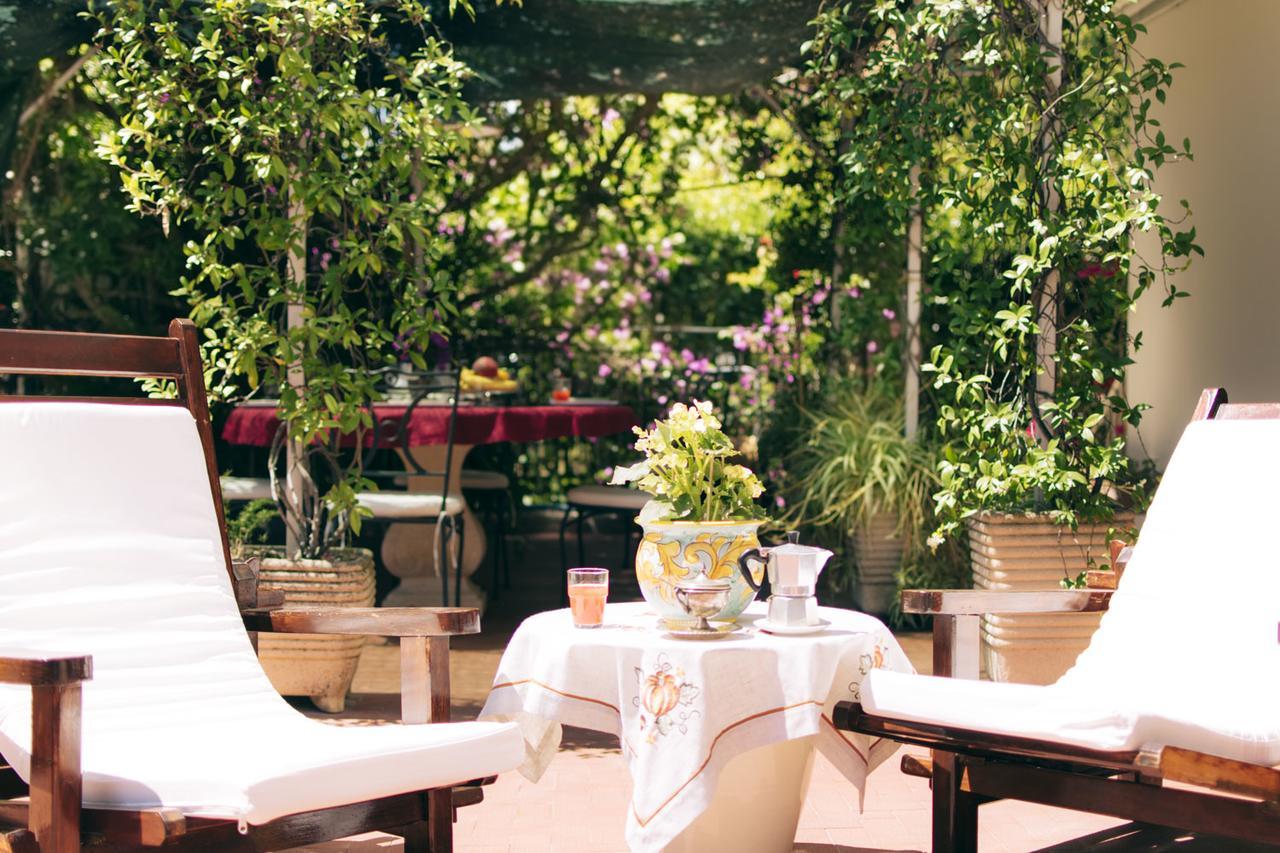 La Bouganville Bed & Breakfast